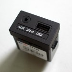 Разъем AUX и USB в сборе для консоли для KIA Picanto / HYUNDAI OEM 96120-1Y100 AUX & USB Jack / 961201Y100