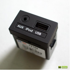 Разъем AUX и USB в сборе для консоли для KIA Picanto / HYUNDAI OEM 96120-1Y100 AUX USB Jack / 961201Y100
